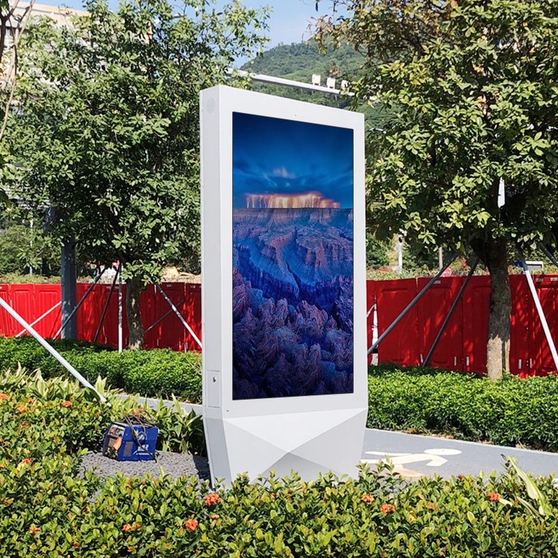 Digital Signage for Theme Parks and Attractions